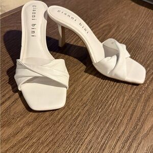 Gianni Bini White Heeled Shoes with Square Toe